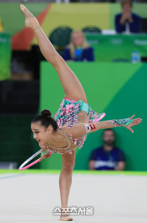 후프연기 마무리하는 손연재[SS포토]