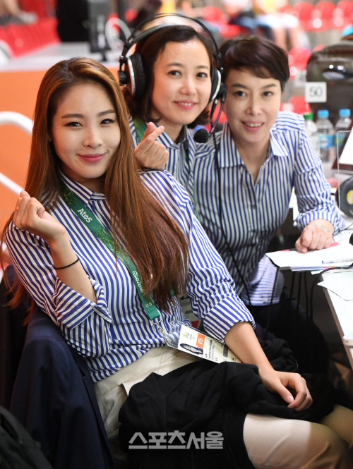 신수지, 손연재 경기 해설하러 왔어요![SS포토]