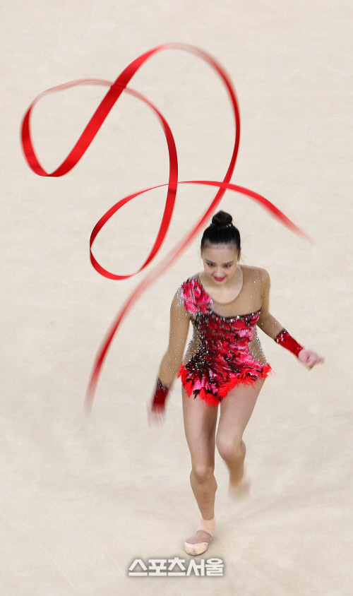 [SS포토]손연재의 아름다운 리본 연기