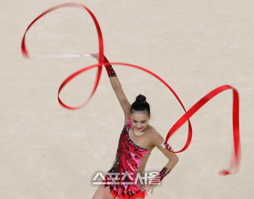 [SS포토]자신감 넘치는 손연재의 리본 연기
