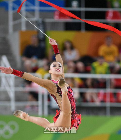 [SS포토]힘차게 도약하는 손연재