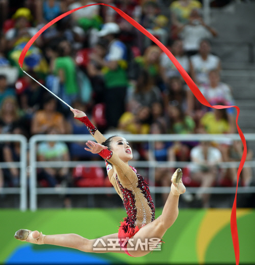 [SS포토]손연재의 리본 연기, 힘찬 도약