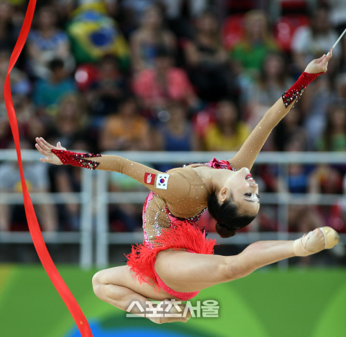 [SS포토]리본 연기 손연재, '나비처럼 날아서!'