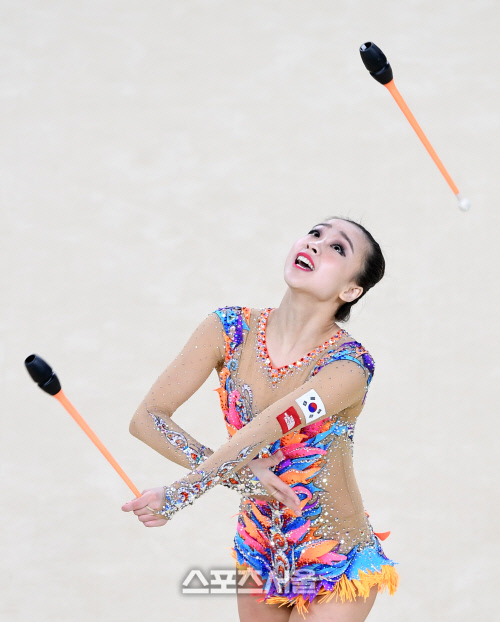 [SS포토]런던의 악몽 씻어낸 손연재의 곤봉 연기