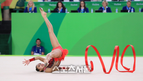 [SS포토]손연재, 어려운 연기도 척척!