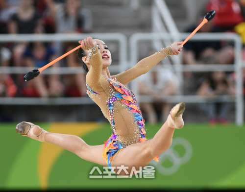 [SS포토]힘차게 날아오르는 손연재