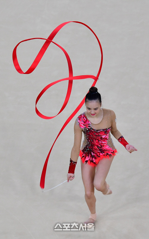 [SS포토]17.866 받은 손연재의 리본 연기