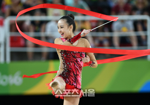 [SS포토]표현력 돋보이는 손연재의 리본 연기