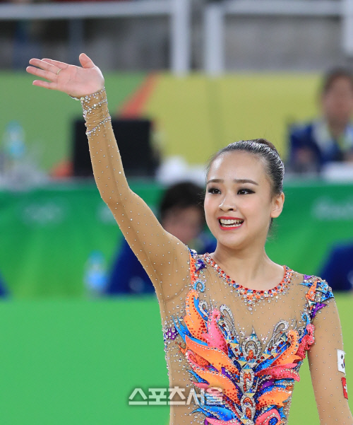 [SS포토]손연재, 71.956점 5위로 본선 진출 성공
