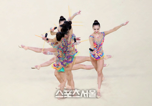 [SS포토]아름다운 손연재의 곤봉 연기, 종합 5위 본선 진출