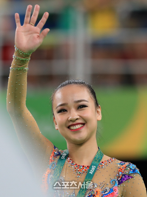 [SS포토]결선 진출에 성공한 손연재의 환한 미소