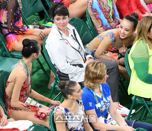 [SS포토]밝게 웃으며 이야기 나누는 손연재