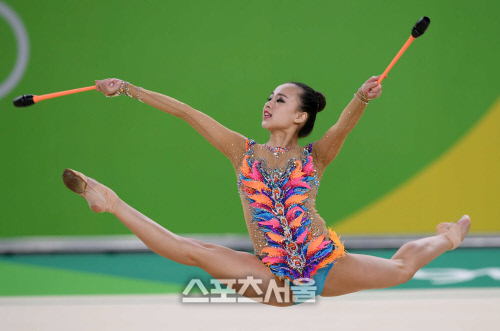 [SS포토]결선 진출한 손연재의 아름다운 곤봉 연기