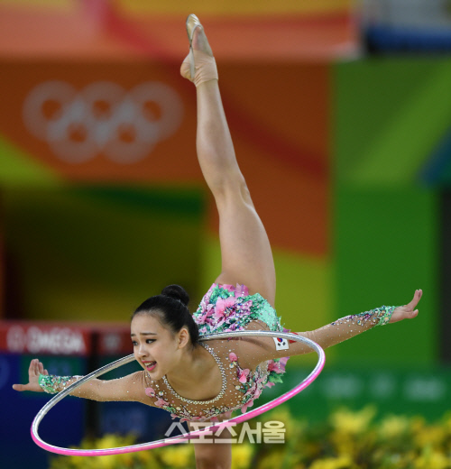 [SS포토] 손연재의 자신감 넘치는 후프 연기, 결선에서 무려 전체 3위로...?
