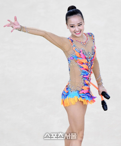 [SS포토] 손연재의 리듬체조 결선, 곤봉 18.358점을 받아 4종목 중 최고점!
