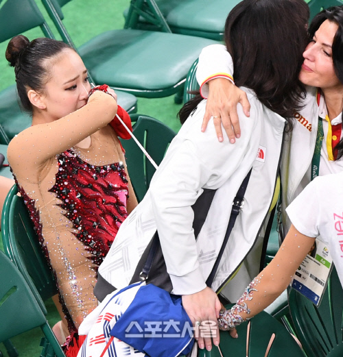[SS포토] 손연재의 눈물, 최종 4위 성적에 참았던 눈물이 왈칵...