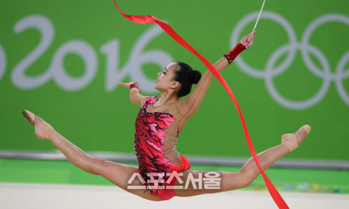 [SS포토] 손연재의 눈을 뗄 수 없는 리본 연기!