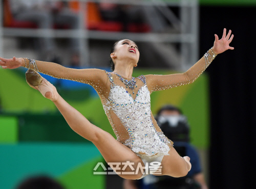 [SS포토] 손연재의 리듬체조 결선, 역대 최고의 성적에도 4위에 만족...