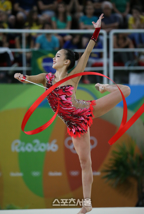 [SS포토] 손연재의 아름다운 도전, 요정 같은 리본 연기!