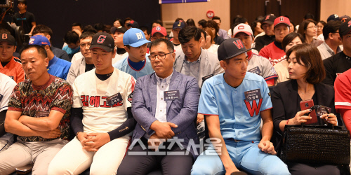 [SS포토] \'바람의 손자\' 이정후, 2017 KBO 신인 드래프트에서 플래시 세례~