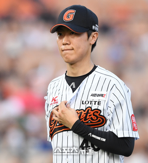 [SS포토] 롯데 박준형, 두산전 1회부터 난타 속에 1실점 최소화!