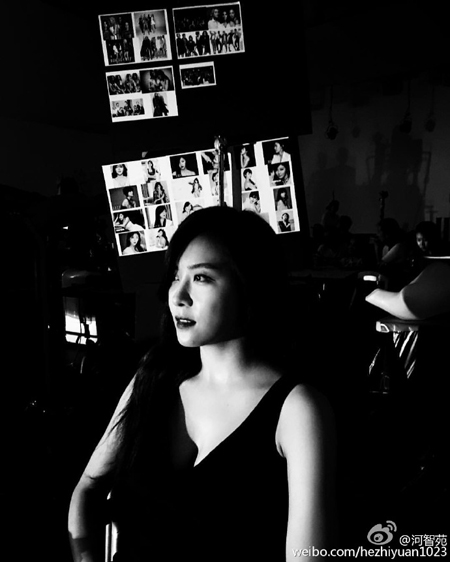 [★SNS] "분위기 여신" 하지원, 흑백 사진 속 물오른 미모