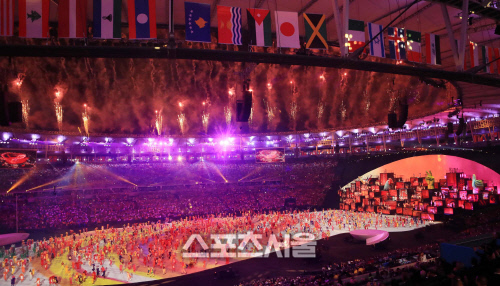 [SS포토] 리우 올림픽 개막식, 화려한 불빛의 개막 공연!