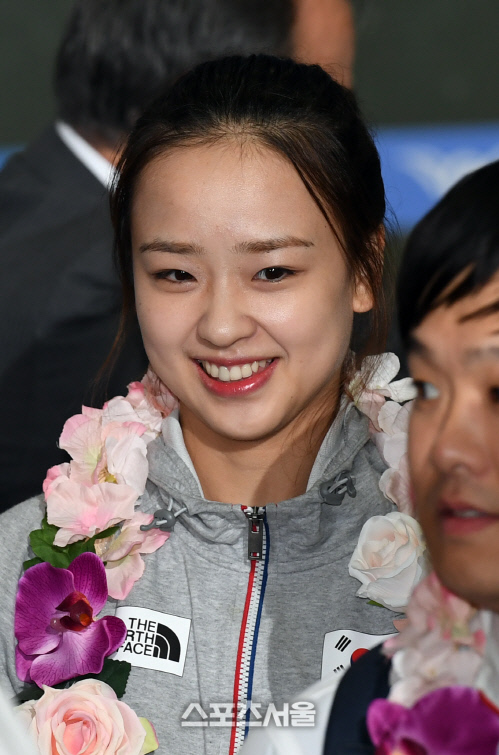[SS포토]리듬체조 손연재 귀국, 밝은 표정으로