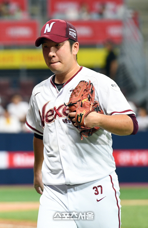 [SS포토]넥센 신재영, 6.2이닝 3실점 14승 실패