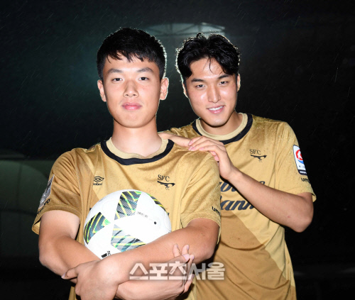 성남 골키퍼 김동준과 U-18 GK