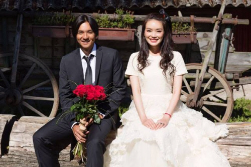 '깜짝' 결혼발표 서기,소박한 웨딩드레스 화제