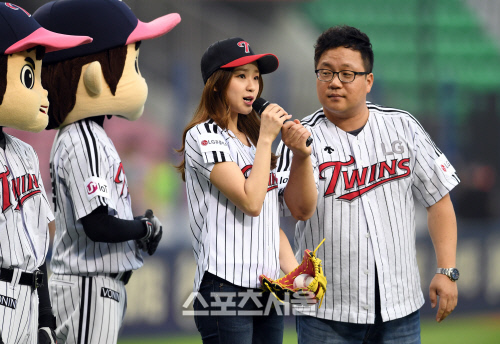 [SS포토]잠실구장 찾은 손연재, 'LG 파이팅!'