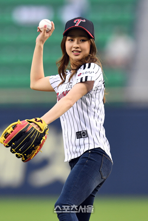 [SS포토]LG-넥센 잠실경기, 리듬체조 요정 손연재의 시구