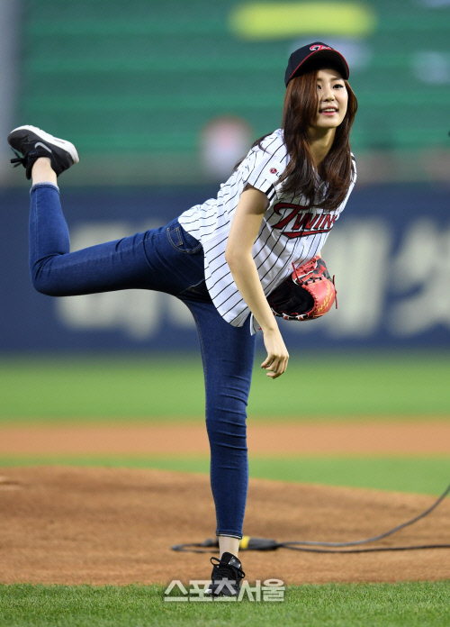 [SS포토]미스코리아 홍나실, 시구도 발레처럼!