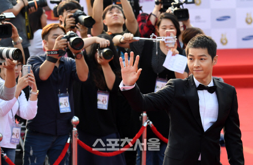 [SS포토]송중기를 향해 집중되는 카메라