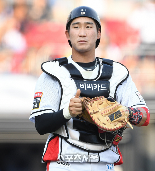 [SS포토] kt 이해창, 피어밴드 데뷔전인데 제대로 리드해야지!