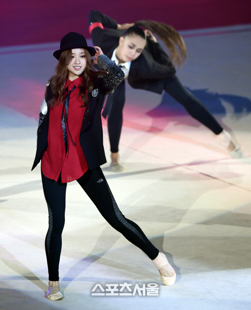 [SS포토] 손연재의 리드믹 올스타, 페도라가 잘 어울려~