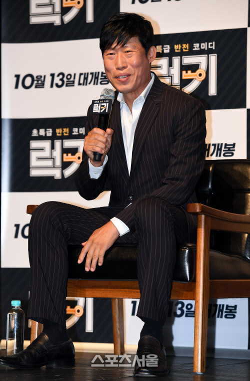 [SS포토]\'럭키\' 유해진, \'이준과 몸까지 바뀌면 나이스죠!\'