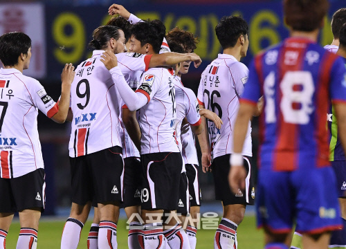 [SS포토] FC서울 윤주태, 종료 직전 결승골로 무승 탈출 견인!