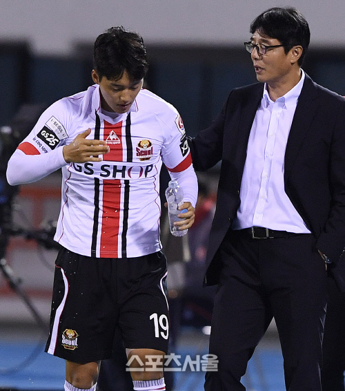 [SS포토] FC서울 황선홍 감독, 윤주태 교체 투입 '신의 한 수!'