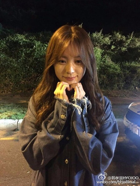 [★SNS] "여전히 미모는 열일 중" 한효주, 하트 그리며 애교 발산