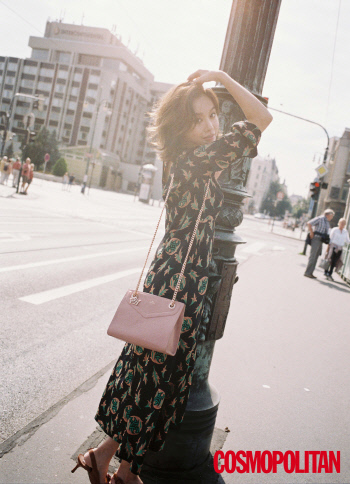 김아중-코스모-1