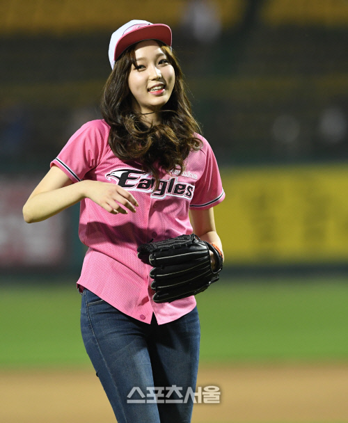 [SS포토] 미스코리아 박예린, 시구는 어려워~