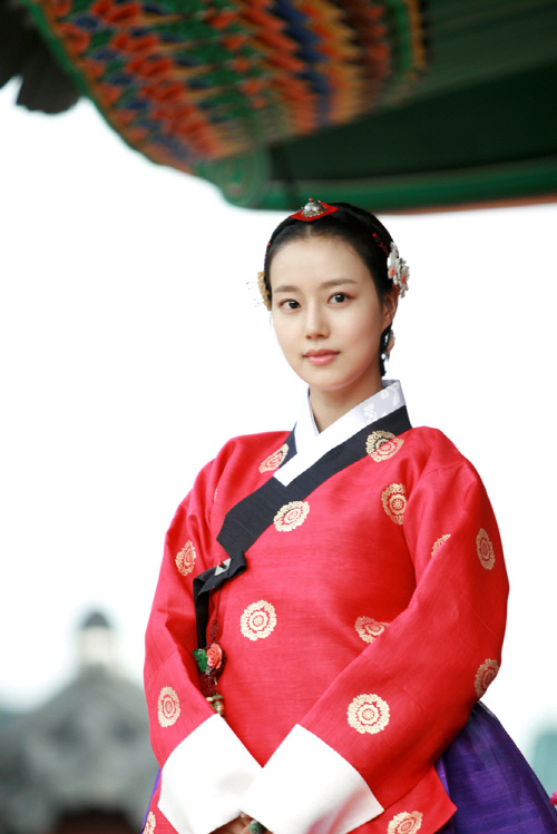 문채원,지성 이준기 문근영 신세경과 한솥밥식구