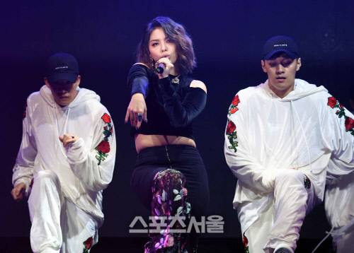 [SS포토]네번째 앨범 에일리, \'내색깔이 담뿍~\'