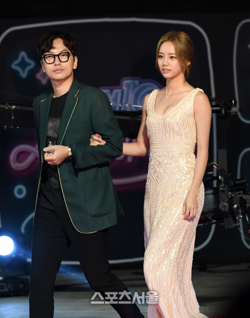 [SS포토]레드카펫 밟는 혜리, '오늘 파트너는 도룡뇽!'