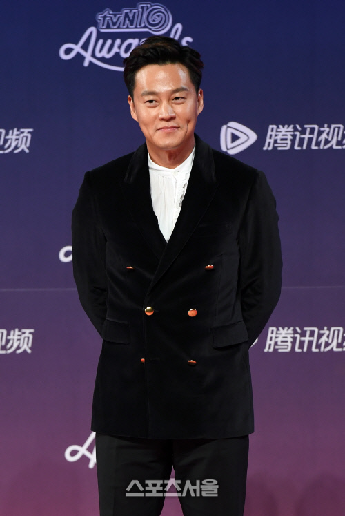 [SS포토]\'살인 보조개\' 뽐내는 배우 이서진