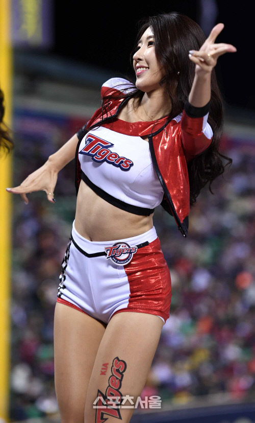 [SS포토]댄싱레이디 KIA 치어리더 최미진, \'필받았어요~\'
