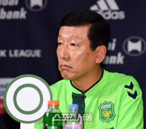 [SS포토] \'외모도 상위 스플릿?\' 최강희 감독...그렇다