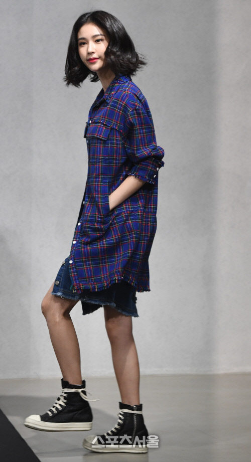 [SS포토] 모델 비비안, 시크한 발걸음!